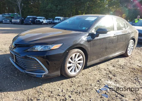 2022 Toyota Camry Le z USA, uszkodzony, nr VIN 4T1C11AK6NU047710